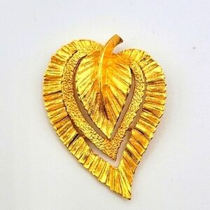 GERRY'S Signed Vintage Goldtone Leaf Brooch